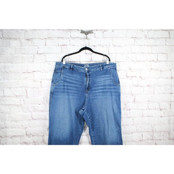 LL Bean Blue Washed Classic Fit Five-Pocket Cropped Denim Jeans 22W - Picture 2 of 10